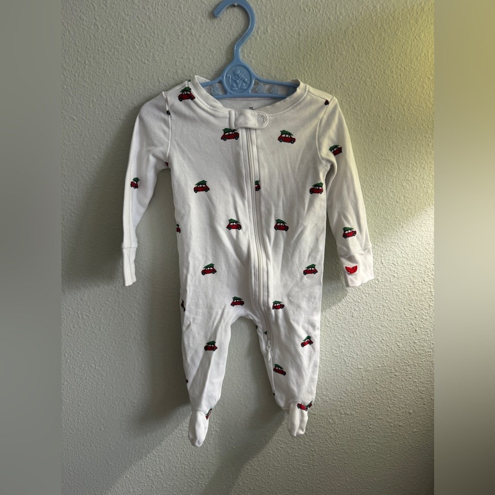 Petite Plume White Holiday Footies PJs with Red and Green Car Print Size 3-6 mon